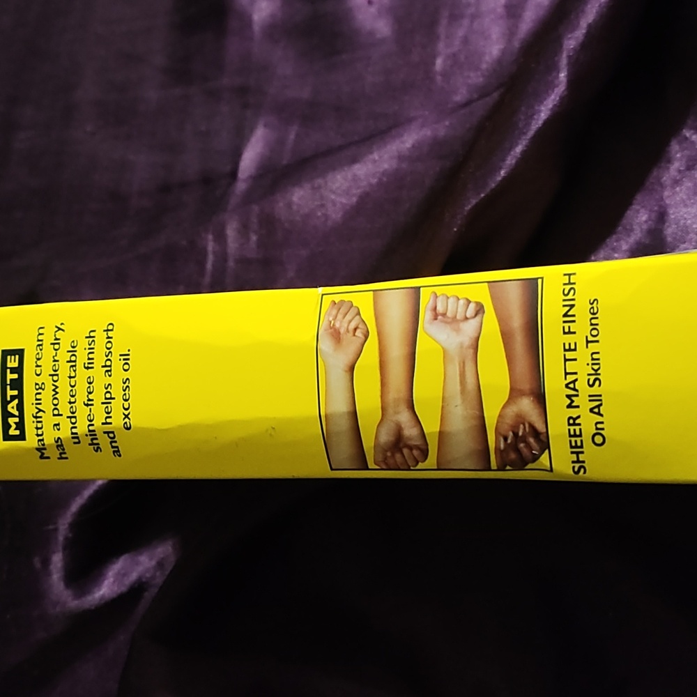 Peter Thomas Roth max matte sunscreen - Picture 3 of 6